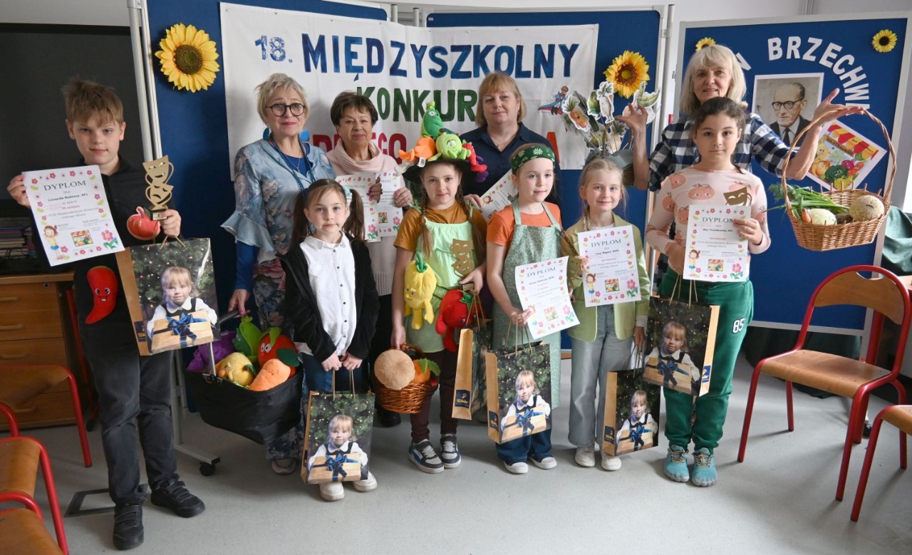 pieknie-zaprezentowali-wiersz-na-straganie-692624.jpg