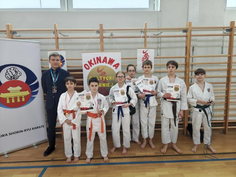 sukcesy-uczniow-na-zawodach-karate-678007.jpg