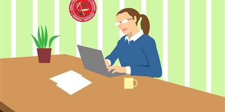 Powiększ grafikę: Wielobarwna grafika w kształcie prostokata leżącego przedstawiająca postać kobiety przy biurku, pracującej na komputerze w pomieszczeniu. Na ścianie logo SP 1 w Gdańsku.