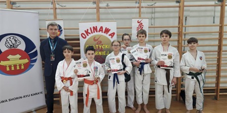 Sukcesy uczniów na zawodach karate
