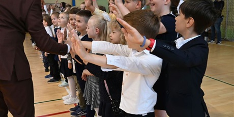 Powiększ grafikę: zakonczenie-roku-szkolnego-2024-25-631204.jpg